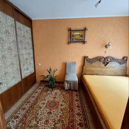 Apartment On Voli Avenue 21 Lutsʼk Exterior foto